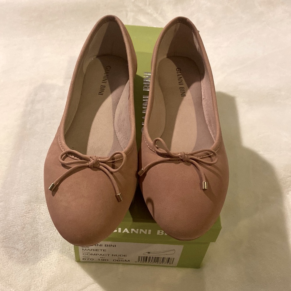 Gianni Bini size 6.5. Color Nude